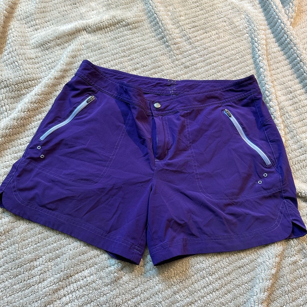 Title Nine Rogue 5” Shorts
